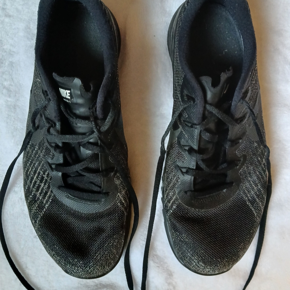 Men’s nike metcon 3 black/black size 8.5